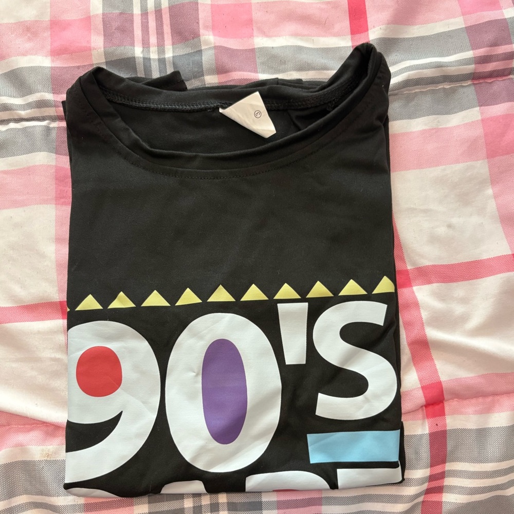 Trendy Black 90's Graphic Tee
